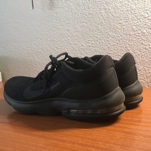 •NIKE• black tennis shoes